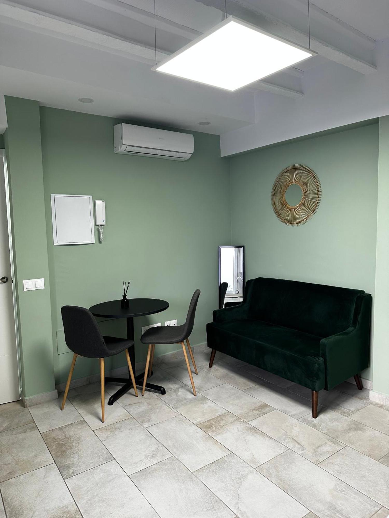 Lovely With Terrace Appartamento